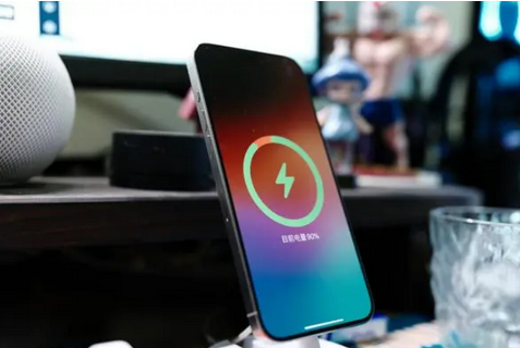 明水苹果15换屏服务分享用什么充电器给iPhone15充电更好 